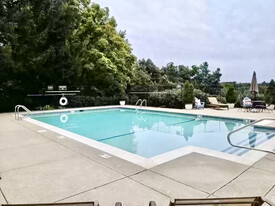 253 Nahanton St in Newton, MA - Building Photo