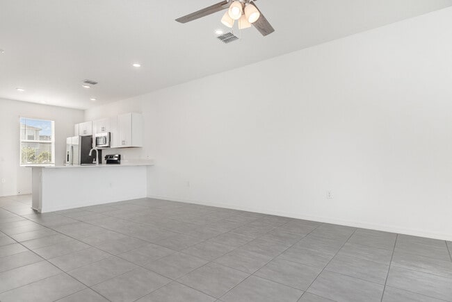 2037 Viewfinder St in Poinciana, FL - Foto de edificio - Building Photo