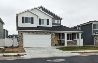 3293 S Lincoln Ln in Syracuse, UT - Building Photo