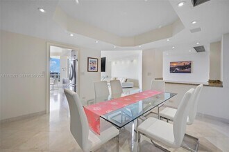 20191 E Country Club Dr in Aventura, FL - Building Photo - Building Photo