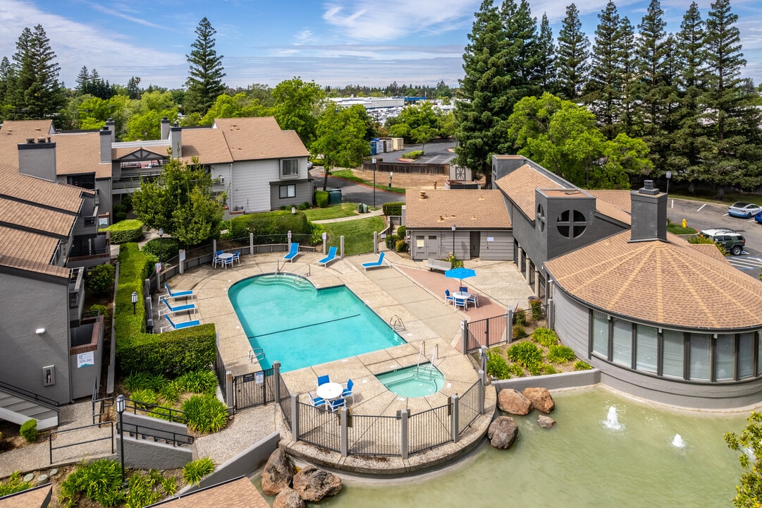 Somersett Hills in Roseville, CA - Foto de edificio