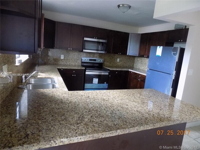 2191 Bayberry Dr in Pembroke Pines, FL - Building Photo - Building Photo