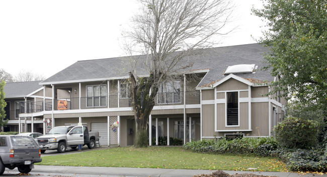 Stella Complex Apartments in Woodland, CA - Foto de edificio - Building Photo