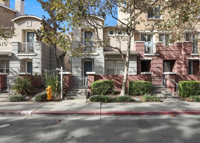 710 City Walk Pl in Hayward, CA - Building Photo - Building Photo