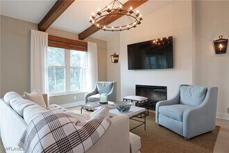 1310 Charleston Square Dr in Naples, FL - Building Photo - Building Photo