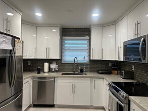 9420 SW 55th St in Miami, FL - Building Photo - Building Photo