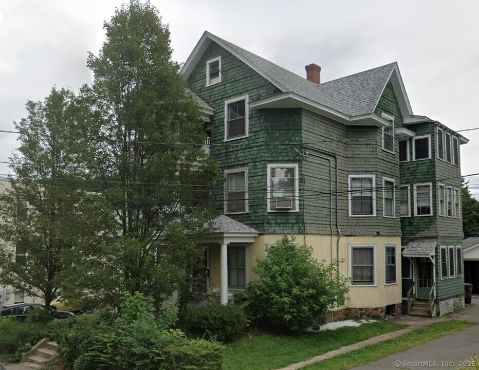18 Kimball Dr in New Britain, CT - Building Photo