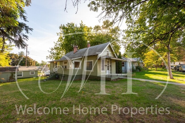 120 SE 2nd St in College Place, WA - Building Photo - Building Photo