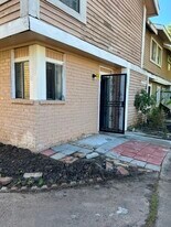 8405 Wilcrest Dr in Houston, TX - Building Photo