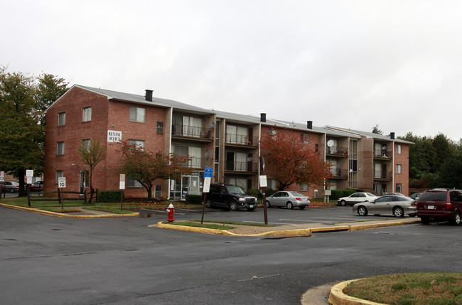 Woodlawn Garden Apartments in Alexandria, VA - Building Photo - Building Photo