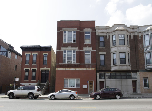 1753 W Augusta Blvd in Chicago, IL - Foto de edificio - Building Photo