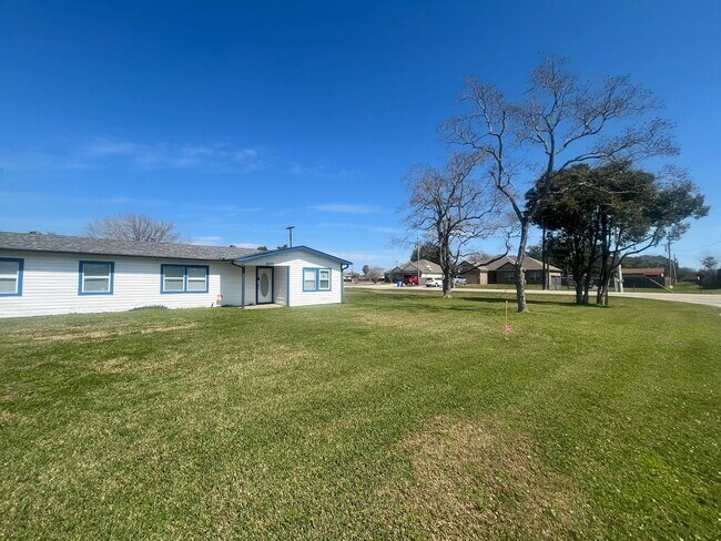 2302 35th Ave N in Texas City, TX - Building Photo - Building Photo