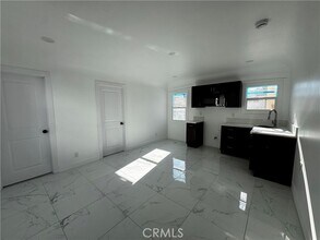 1018 E 79th St in Los Angeles, CA - Building Photo - Building Photo