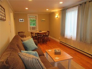 5443 Post Rd in Charlestown, RI - Foto de edificio - Building Photo