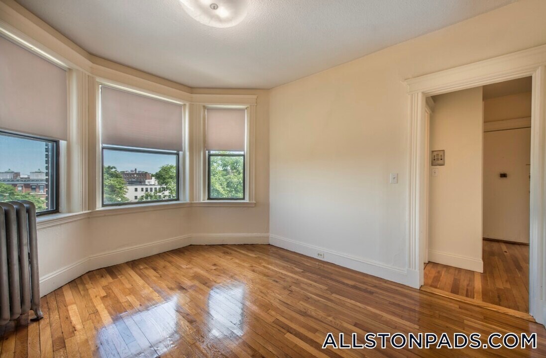 1160 Commonwealth Ave in Boston, MA - Building Photo