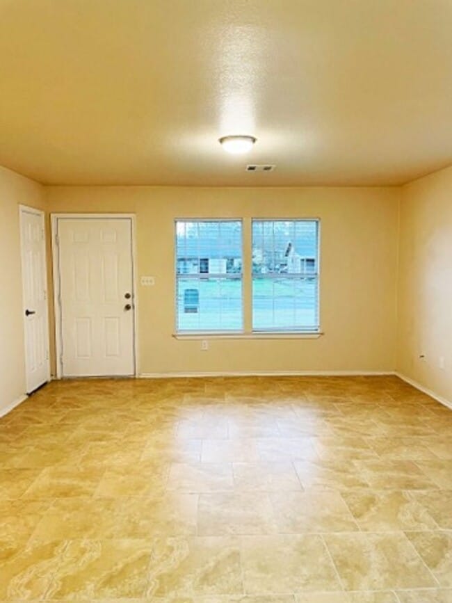 2235 Toledo St in Beaumont, TX - Building Photo - Building Photo