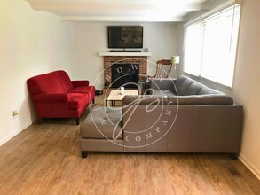 6912 Fredericksburg Dr S in Sylvania, OH - Foto de edificio - Building Photo