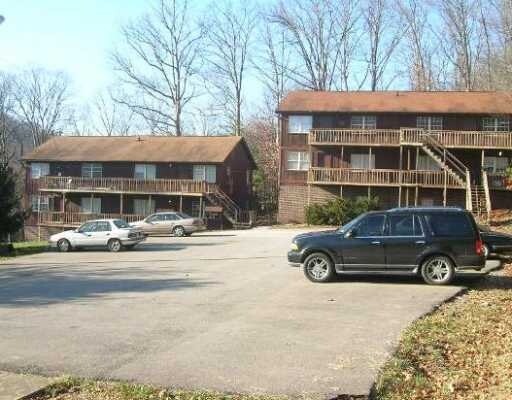100 Laura Ln in Charleston, WV - Foto de edificio - Building Photo