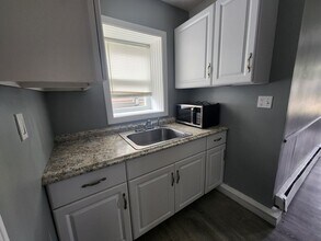 818 Bedford St in East Bridgewater, MA - Building Photo - Building Photo