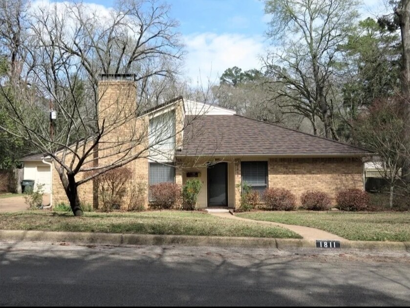 1811 Heather St in Nacogdoches, TX - Building Photo