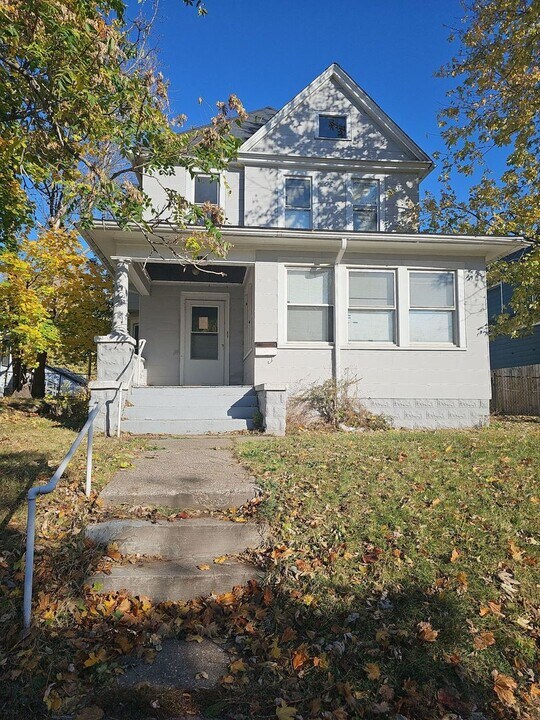 612 W 14th St in Davenport, IA - Building Photo