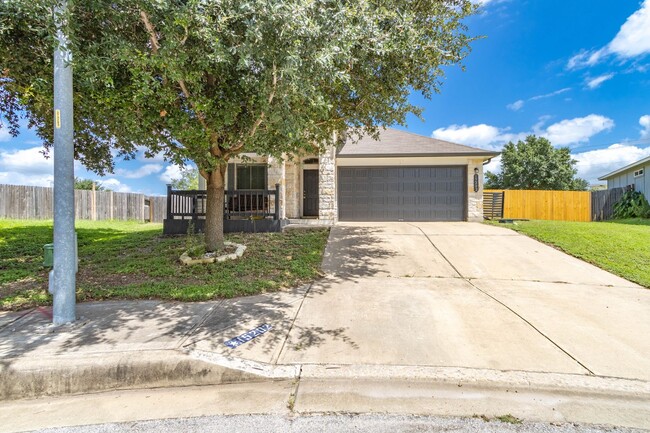 15202 Lucian Dr in Austin, TX - Foto de edificio - Building Photo