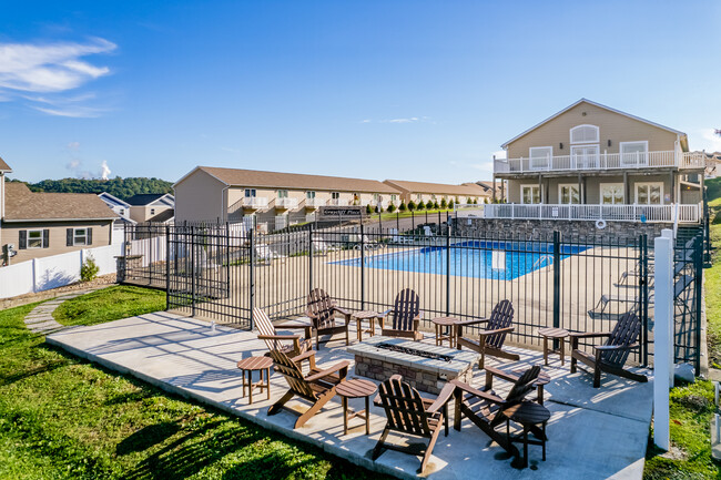 Graycliff Luxury Townhomes in Morgantown, WV - Foto de edificio - Building Photo