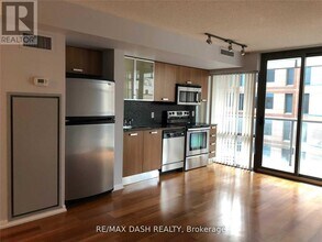38 Grenville St in Toronto, ON - Building Photo - Building Photo