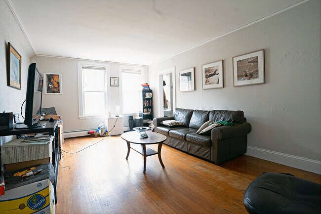 32 Gordon St, Unit 3