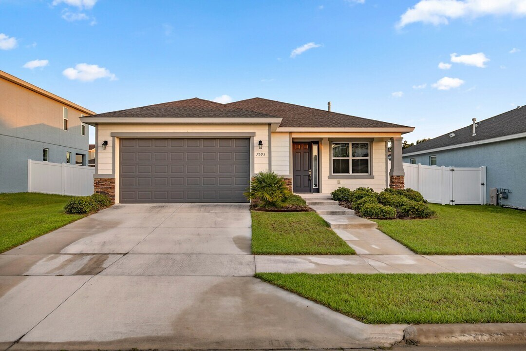 7593 SW 63rd Ln Rd in Ocala, FL - Building Photo