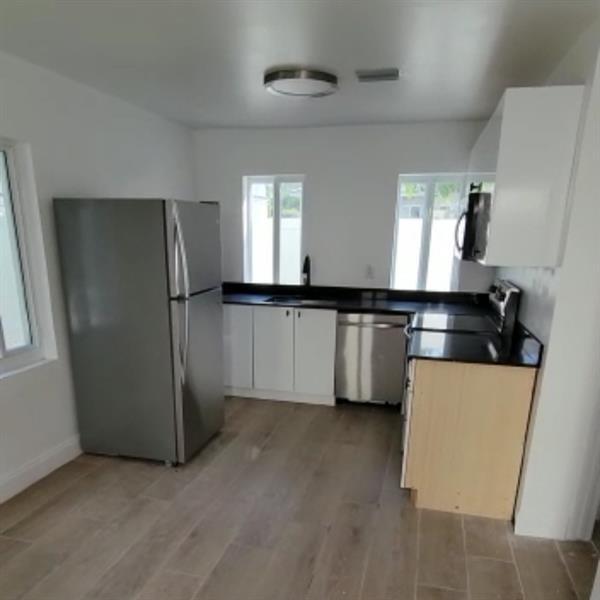 1744 SW 10th St in Miami, FL - Building Photo - Building Photo