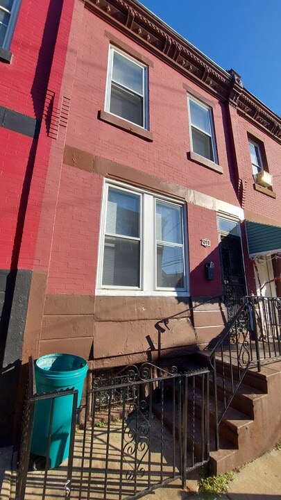 2503 N Garnet St in Philadelphia, PA - Building Photo