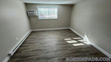 799 Farm Rd in Marlborough, MA - Foto de edificio - Building Photo