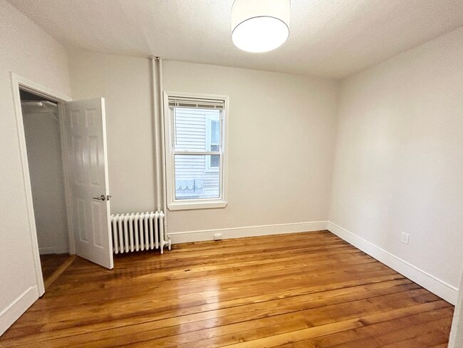 153 E Cottage St, Unit #1 in Boston, MA - Building Photo - Building Photo