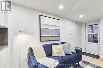 233 Kingston Rd in Toronto, ON - Building Photo - Building Photo