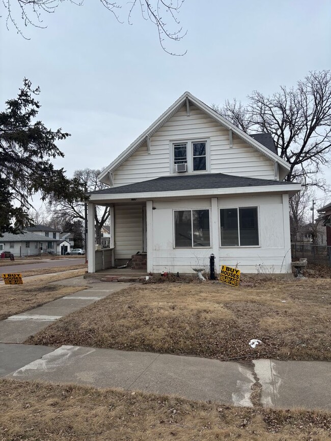 property at 1613 E 12th St