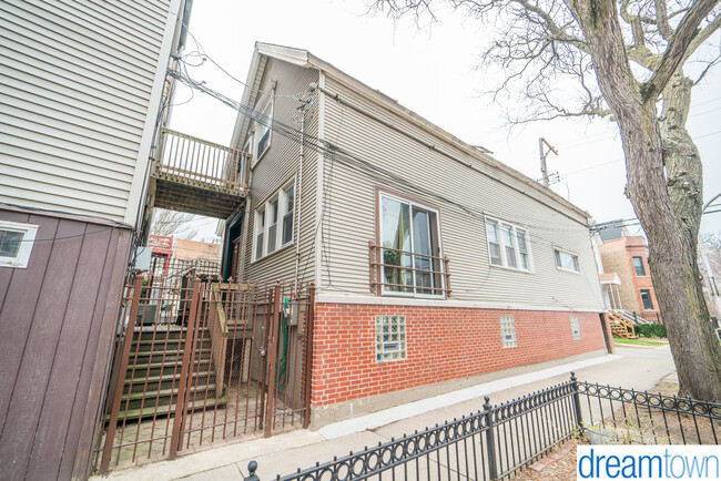 1134 W Wellington Ave in Chicago, IL - Building Photo - Building Photo