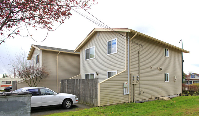 Marine View 4 plex in Everett, WA - Foto de edificio - Building Photo