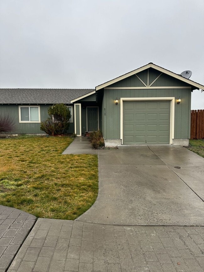 property at 808 SE Maui Ln