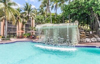 19455 NE 10th Ave, Unit 1-312 in Miami, FL - Building Photo - Building Photo