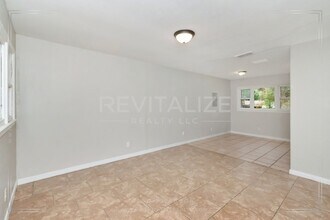 1165 Barker Dr W in Mobile, AL - Building Photo - Building Photo