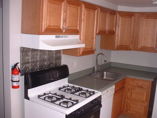 128 W Maryland Ave, Unit B
