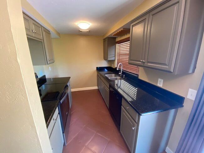 5344 Caldwell St in Naples, FL - Foto de edificio - Building Photo