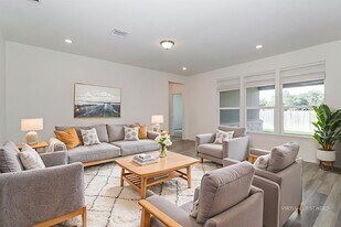 1621 Stinnett Dr in Leander, TX - Building Photo