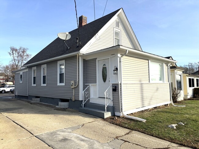 property at 756 Walnut Ave