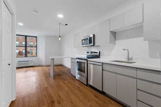 158 Main St in Ansonia, CT - Building Photo - Building Photo