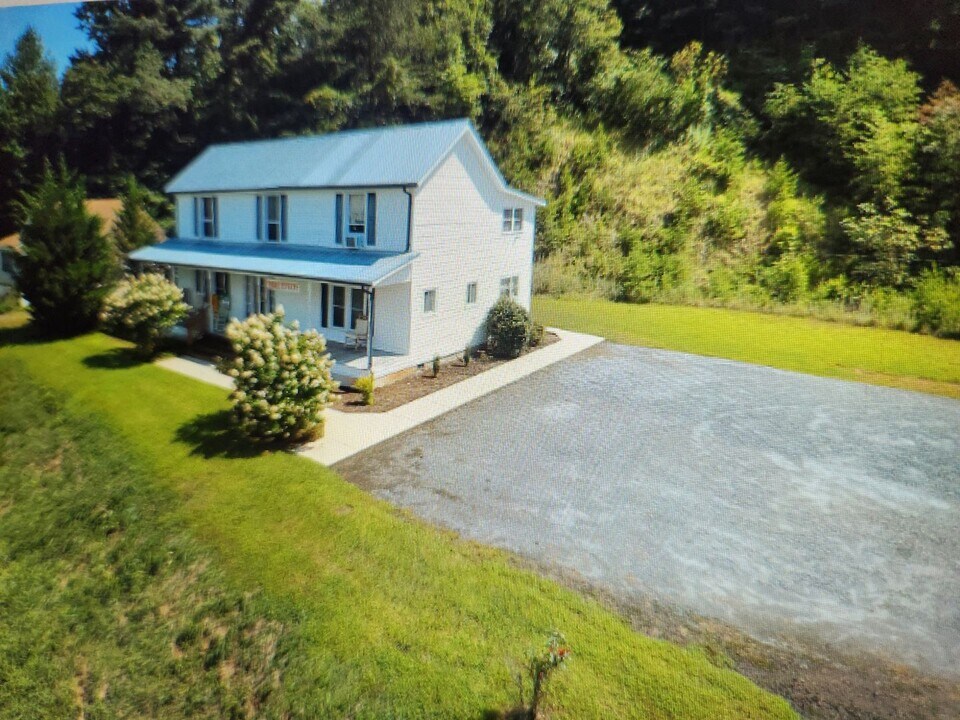 721 Speedwell Rd in Cullowhee, NC - Building Photo