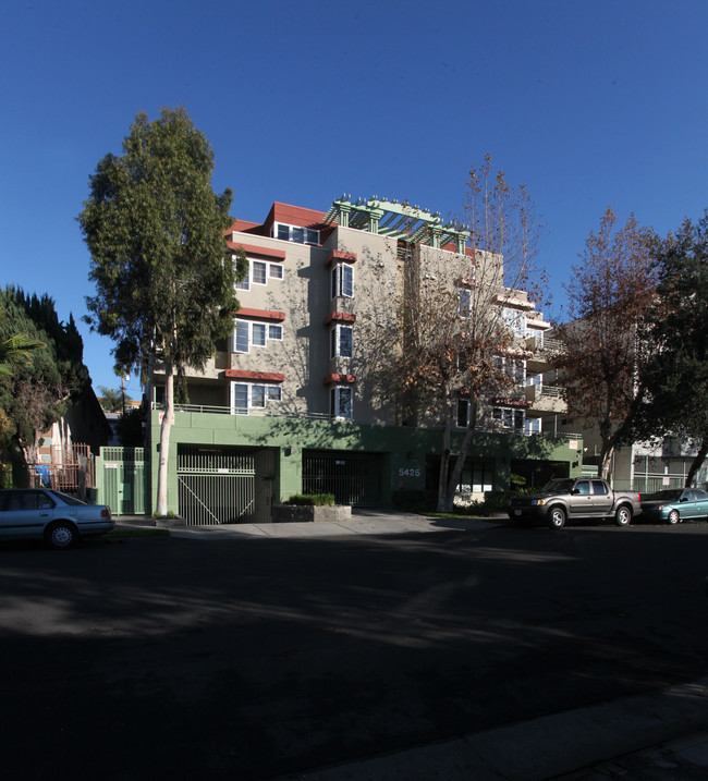 Carlton Way Apartments in Los Angeles, CA - Foto de edificio - Building Photo