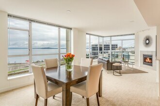 2929 1st Ave, Unit Apt 500 in Seattle, WA - Foto de edificio - Building Photo