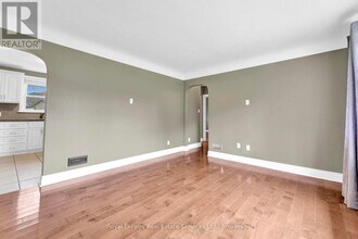 65-65 Cumming Ct in Hamilton, ON - Building Photo - Building Photo
